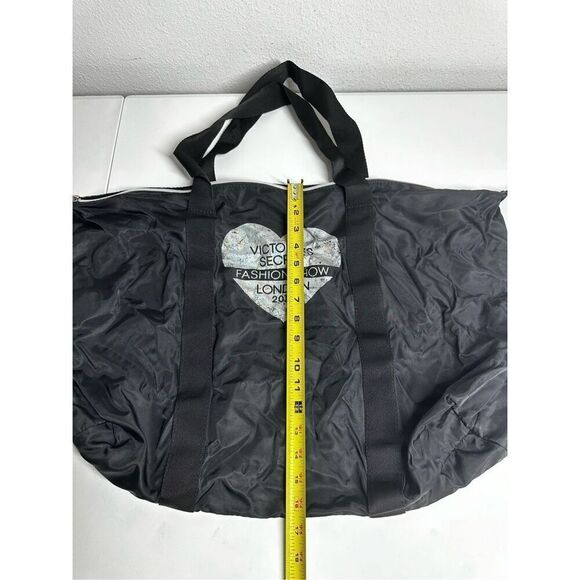 Victoria's Secret Fashion Show London 2014 Carry Tote Duffle Bag Black Silver - Picture 6 of 9